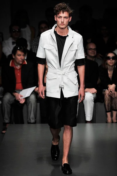 Look 4
